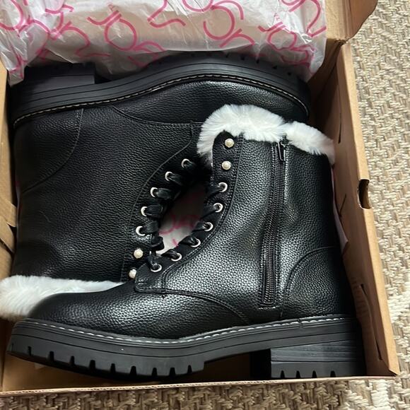 Sugar fur top lace up boot sz 9 - Picture 1 of 4